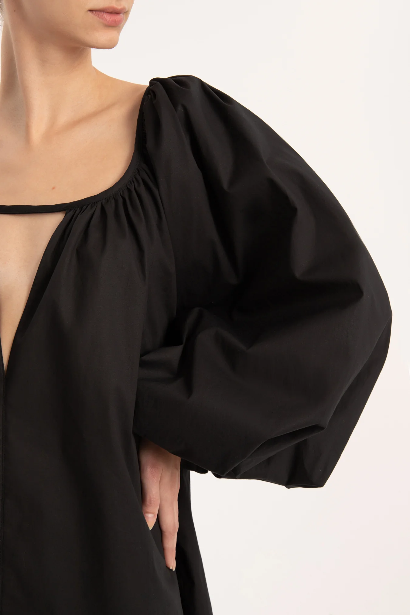 Effortless Chic Puff-Sleeved Blouse - Image 5