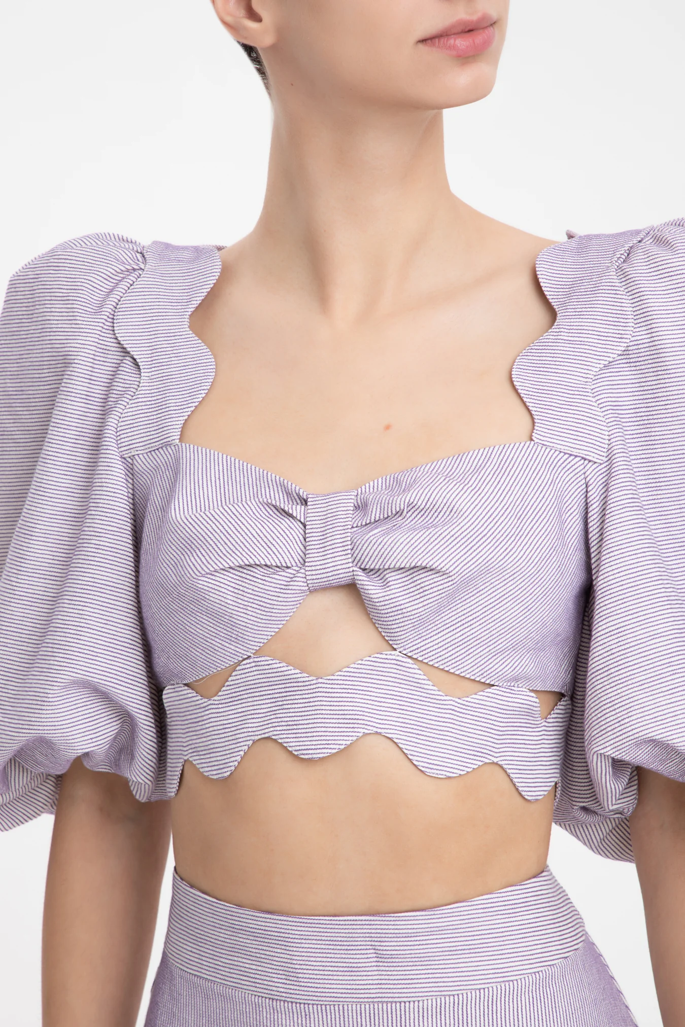 Moves Puff-Sleeved Cropped Blouse - Image 2