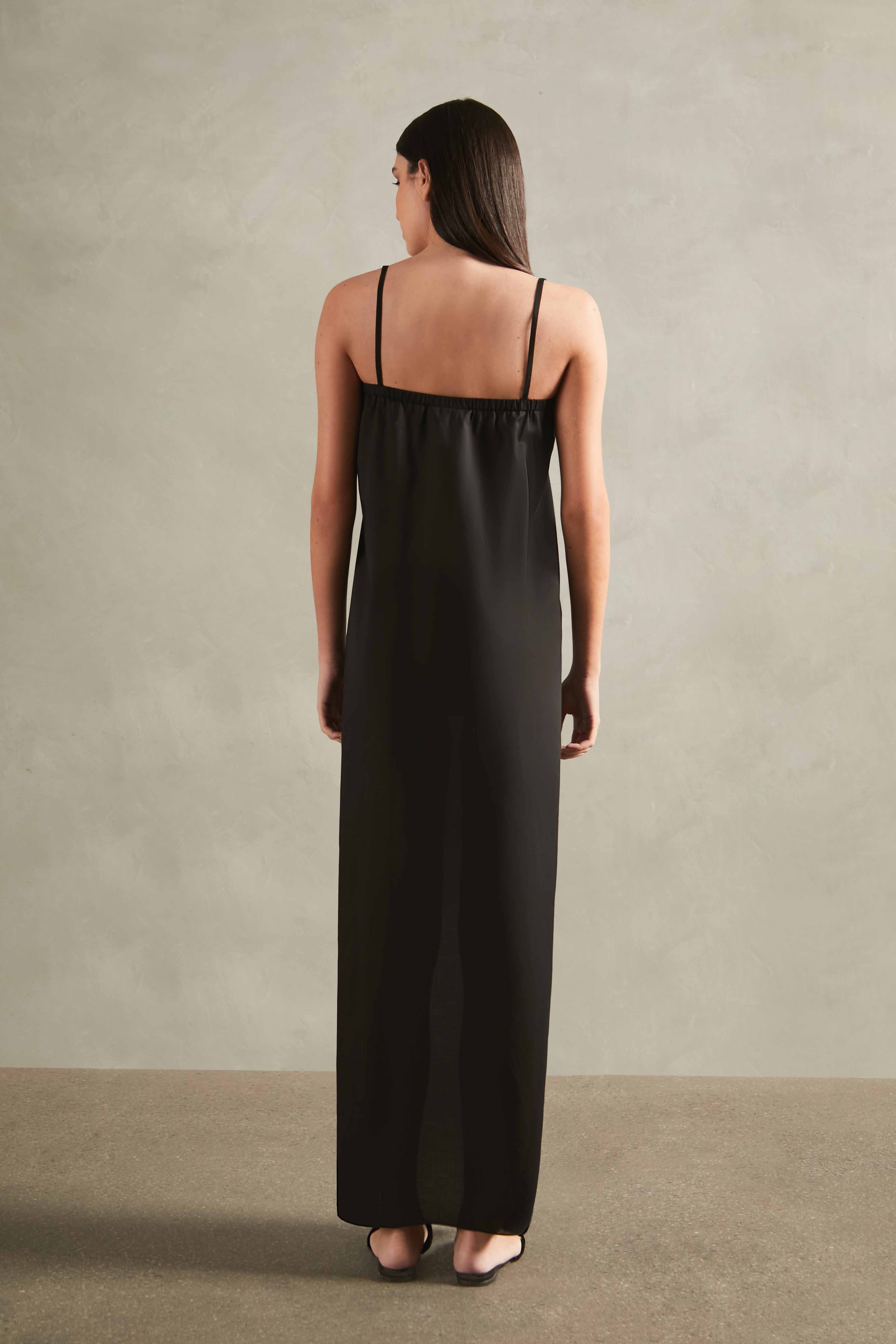 Timeless Long Dress With Front Slit - Image 2